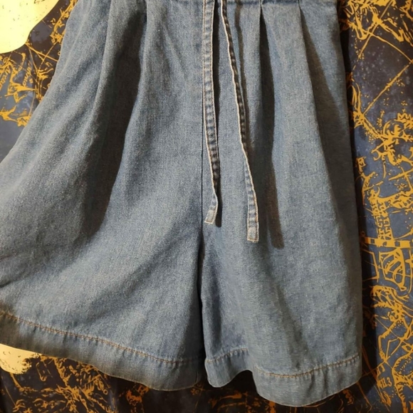 VINTAGE 90'S DENIM JUMPER/OVERALLS SHORTS W/ POCKETS - Picture 2 of 5